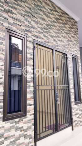 Rumah LT 112m² Konsep Modern di Kawasan Elite Taman Royal, Tangerang Rumah LT 112m² Konsep Modern di Kawasan Elite Taman Royal, Tangerang