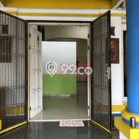 Rumah Lingkungan Asri di Taman Royal, Tangerang, Luas 180m² LB 177m² Rumah Lingkungan Asri di Taman Royal, Tangerang, Luas 180m² LB 177m²