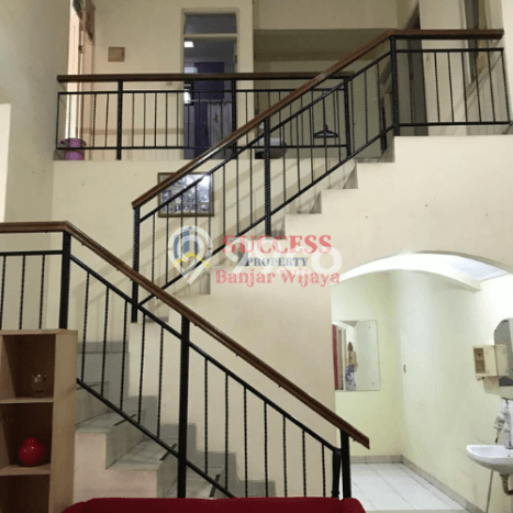 Rumah Lingkungan Asri di Taman Royal, Tangerang, Luas 180m² LB 177m² Rumah Lingkungan Asri di Taman Royal, Tangerang, Luas 180m² LB 177m²