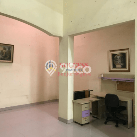 Rumah Lingkungan Asri di Taman Royal, Tangerang, Luas 180m² LB 177m² Rumah Lingkungan Asri di Taman Royal, Tangerang, Luas 180m² LB 177m²