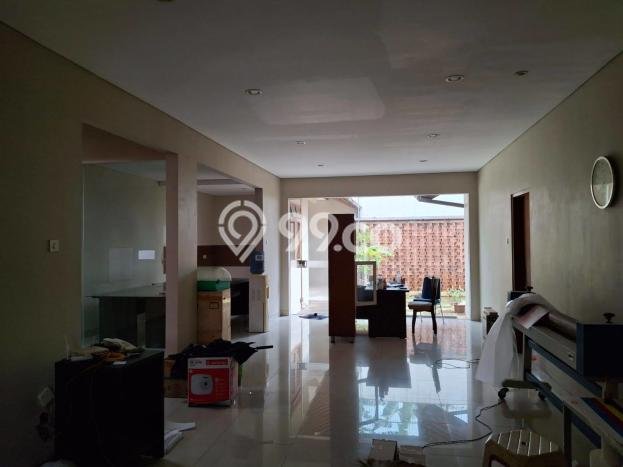 Ready to Use! Premium House LT 250m2 Desain Elegan di BSD Ready to Use! Premium House LT 250m2 Desain Elegan di BSD