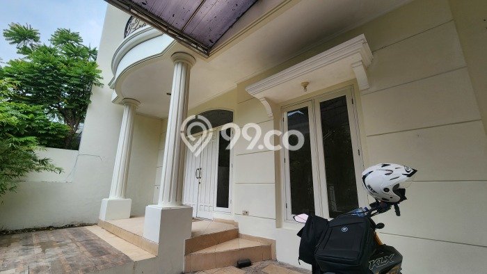 Rumah sewa siap huni 4 KT di Citraland, Surabaya Rumah sewa siap huni 4 KT di Citraland, Surabaya