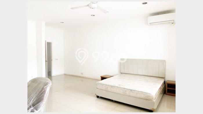 Rumah Sewa Jakarta Selatan LT 1127m2 LB 441m2 Area Kemang Rumah Sewa Jakarta Selatan LT 1127m2 LB 441m2 Area Kemang