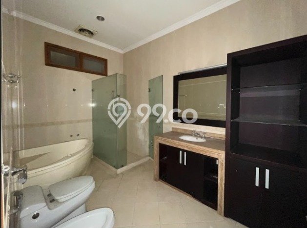 Ready to Use! Premium House LT 650m2 Desain Modern di Kuningan Ready to Use! Premium House LT 650m2 Desain Modern di Kuningan