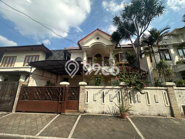 Rumah Lingkungan Asri di Pondok Indah, Jakarta Selatan, Luas 158m2m² LB 150m2m² Rumah Lingkungan Asri di Pondok Indah, Jakarta Selatan, Luas 158m2m² LB 150m2m²