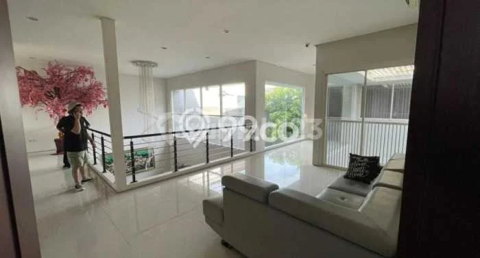 Ready to Use! Luxury House LT 351m2 Desain Modern di Graha Ready to Use! Luxury House LT 351m2 Desain Modern di Graha