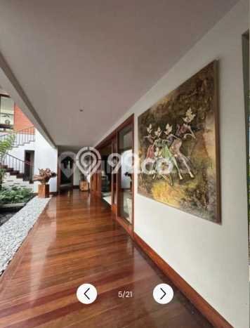 Hunian Mewah LB 1000m2 Siap Huni Desain Elegan di Pakuwon Indah, Surabaya Hunian Mewah LB 1000m2 Siap Huni Desain Elegan di Pakuwon Indah, Surabaya