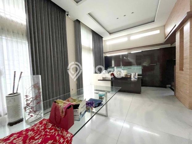 Rumah Luxury Modern Tanpa Renovasi di Pakuwon Indah Surabaya Rumah Luxury Modern Tanpa Renovasi di Pakuwon Indah Surabaya