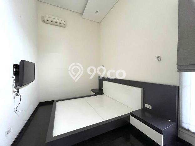 Rumah Luxury Modern Tanpa Renovasi di Pakuwon Indah Surabaya Rumah Luxury Modern Tanpa Renovasi di Pakuwon Indah Surabaya