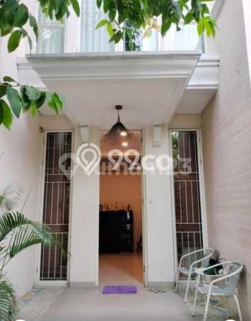 For Sale! Luxury House LT 200m2 Desain Elegan di Pakuwon Indah For Sale! Luxury House LT 200m2 Desain Elegan di Pakuwon Indah