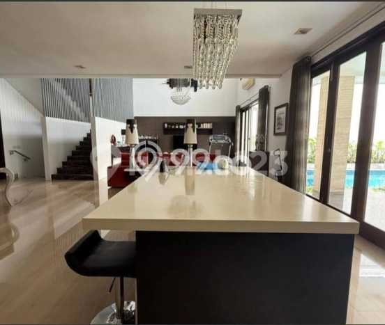 Rumah Elit Modern Tanpa Renovasi di Graha Surabaya Rumah Elit Modern Tanpa Renovasi di Graha Surabaya