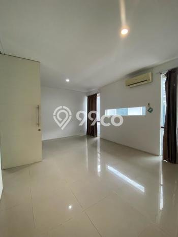 Rumah Elit Modern Tanpa Renovasi di Citraland Surabaya Rumah Elit Modern Tanpa Renovasi di Citraland Surabaya