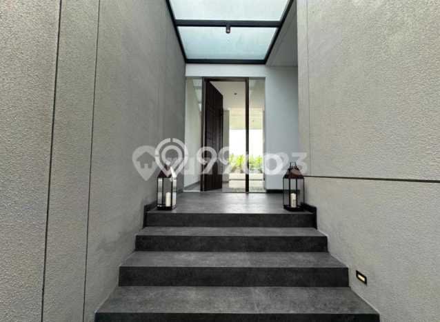Dijual Rumah Mewah Elegan Dengan View Cantik di Citraland, Surabaya Dijual Rumah Mewah Elegan Dengan View Cantik di Citraland, Surabaya
