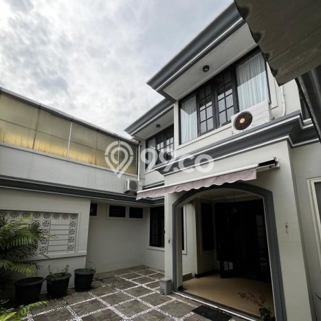 Hunian Elit LB 300m2 Siap Pakai Desain Elegan di Graha, Surabaya Hunian Elit LB 300m2 Siap Pakai Desain Elegan di Graha, Surabaya