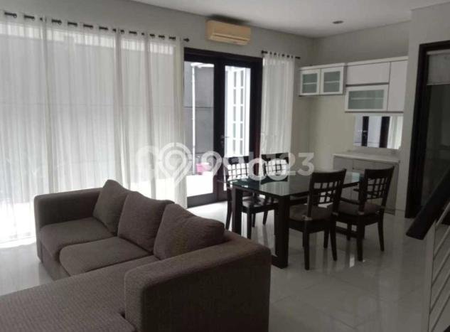 Jual Rumah Mewah Elegan Dengan View Eksklusif di Graha, Surabaya Jual Rumah Mewah Elegan Dengan View Eksklusif di Graha, Surabaya
