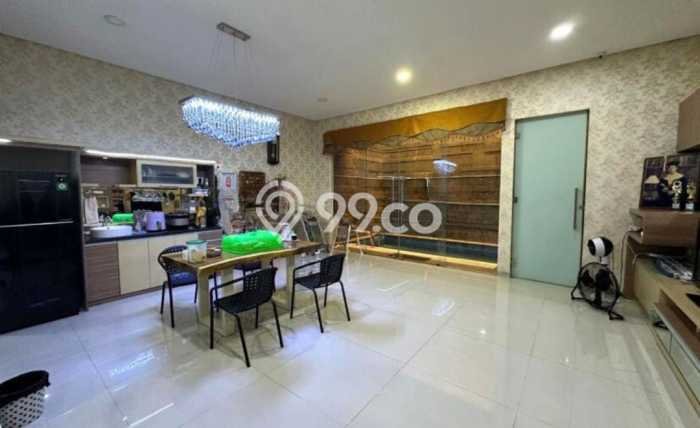 Rumah Mewah LB 300m2 Siap Pakai Desain Elegan di Citraland, Surabaya Rumah Mewah LB 300m2 Siap Pakai Desain Elegan di Citraland, Surabaya