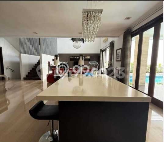 Rumah Elit Modern Tanpa Renovasi di Graha Surabaya Rumah Elit Modern Tanpa Renovasi di Graha Surabaya