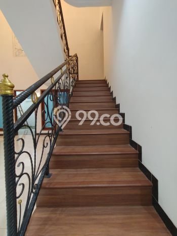 Rumah Premium 5 KT 4 KM di Kawasan Nyaman Ciracas, Jakarta Timur Rumah Premium 5 KT 4 KM di Kawasan Nyaman Ciracas, Jakarta Timur