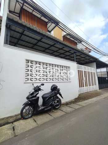 Rumah Elit Modern Siap Huni di Rawamangun Jakarta Timur Rumah Elit Modern Siap Huni di Rawamangun Jakarta Timur