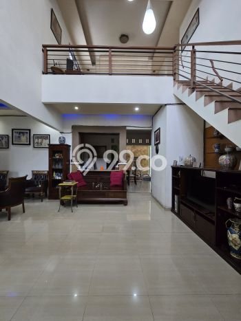 Hunian Mewah LB 180m2 Siap Pakai Desain Elegan di Pondok Kelapa, Jakarta Timur Hunian Mewah LB 180m2 Siap Pakai Desain Elegan di Pondok Kelapa, Jakarta Timur
