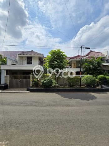 Rumah Elit Modern Tanpa Renovasi di Pondok Bambu Jakarta Timur Rumah Elit Modern Tanpa Renovasi di Pondok Bambu Jakarta Timur