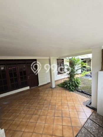 Rumah Elit Modern Tanpa Renovasi di Pondok Bambu Jakarta Timur Rumah Elit Modern Tanpa Renovasi di Pondok Bambu Jakarta Timur