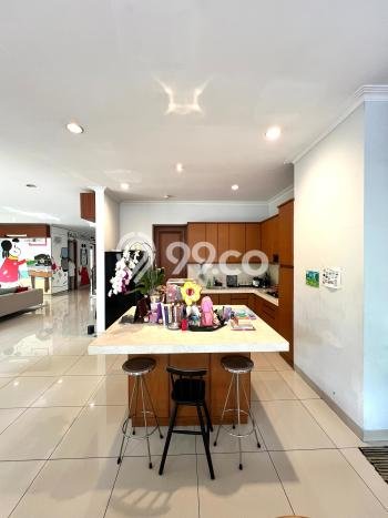 Dijual Rumah Luas Elegan Dengan View Eksklusif di Kemang, Jakarta Selatan Dijual Rumah Luas Elegan Dengan View Eksklusif di Kemang, Jakarta Selatan