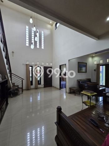 Hunian Mewah LB 180m2 Siap Pakai Desain Elegan di Pondok Kelapa, Jakarta Timur Hunian Mewah LB 180m2 Siap Pakai Desain Elegan di Pondok Kelapa, Jakarta Timur