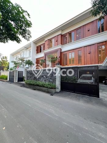 Rumah Lokasi Strategis di Kemang, Jakarta Selatan, LT 517m² Bangunan 760m² Rumah Lokasi Strategis di Kemang, Jakarta Selatan, LT 517m² Bangunan 760m²