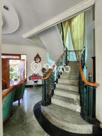 Rumah Elit Modern Siap Huni di Pondok Kelapa Jakarta Timur Rumah Elit Modern Siap Huni di Pondok Kelapa Jakarta Timur