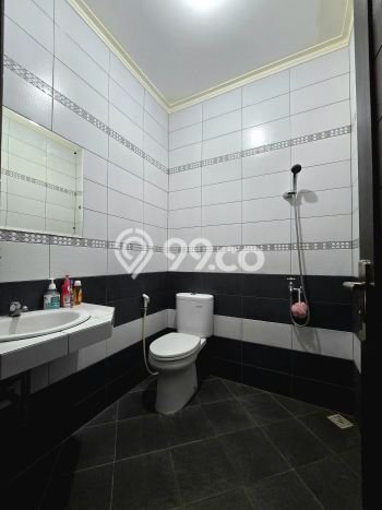 Rumah Mewah LB 567m2 Siap Pakai Desain Elegan di Pondok Kelapa, Jakarta Timur Rumah Mewah LB 567m2 Siap Pakai Desain Elegan di Pondok Kelapa, Jakarta Timur