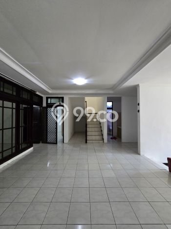 Dijual Rumah Mewah Megah Dengan View Cantik di Pondok Bambu, Jakarta Timur Dijual Rumah Mewah Megah Dengan View Cantik di Pondok Bambu, Jakarta Timur
