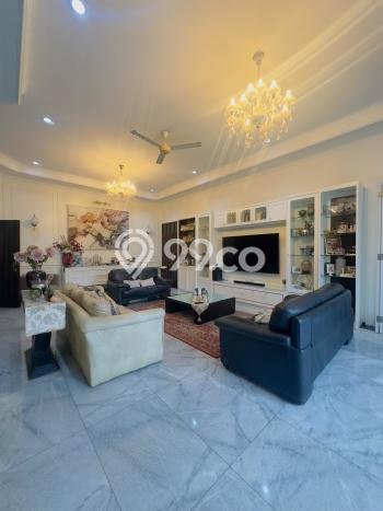 Rumah Elit Modern Tanpa Renovasi di Senopati Jakarta Selatan Rumah Elit Modern Tanpa Renovasi di Senopati Jakarta Selatan