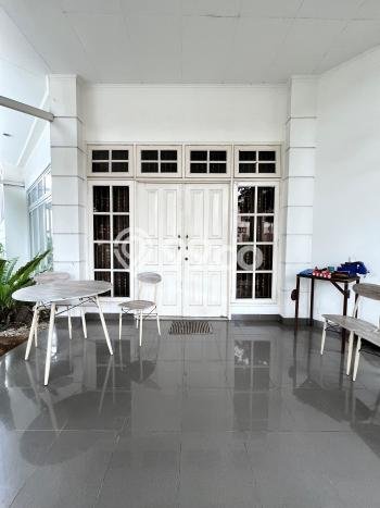 Rumah Elit Modern Tanpa Renovasi di Pondok Indah Jakarta Selatan Rumah Elit Modern Tanpa Renovasi di Pondok Indah Jakarta Selatan
