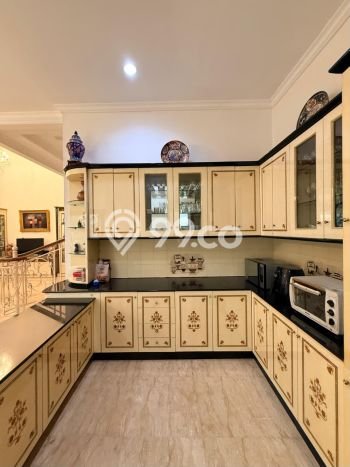 Hunian Mewah Siap Huni LT 243m2 di Kebayoran Baru, Jakarta Selatan Hunian Mewah Siap Huni LT 243m2 di Kebayoran Baru, Jakarta Selatan