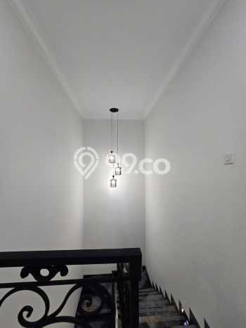 Jual Rumah Mewah Elegan Dengan View Cantik di Pondok Bambu, Jakarta Timur Jual Rumah Mewah Elegan Dengan View Cantik di Pondok Bambu, Jakarta Timur