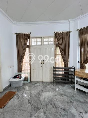 Rumah Elit Modern Tanpa Renovasi di Pondok Indah Jakarta Selatan Rumah Elit Modern Tanpa Renovasi di Pondok Indah Jakarta Selatan