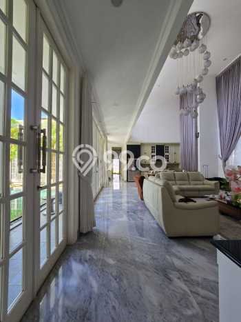 Rumah Mewah LB 650m2 Siap Pakai Desain Elegan di Condet, Jakarta Timur Rumah Mewah LB 650m2 Siap Pakai Desain Elegan di Condet, Jakarta Timur