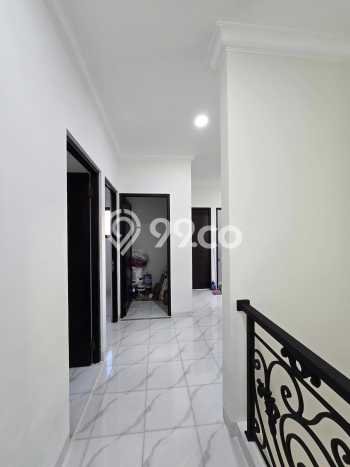 Jual Rumah Mewah Elegan Dengan View Cantik di Pondok Bambu, Jakarta Timur Jual Rumah Mewah Elegan Dengan View Cantik di Pondok Bambu, Jakarta Timur