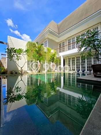 Rumah Mewah LB 650m2 Siap Pakai Desain Elegan di Condet, Jakarta Timur Rumah Mewah LB 650m2 Siap Pakai Desain Elegan di Condet, Jakarta Timur