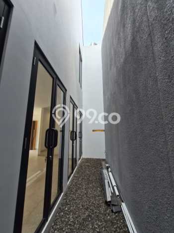 Siap Huni Rumah Mewah 4 Kamar di Duren Sawit Dekat ke Mana Pun Siap Huni Rumah Mewah 4 Kamar di Duren Sawit Dekat ke Mana Pun