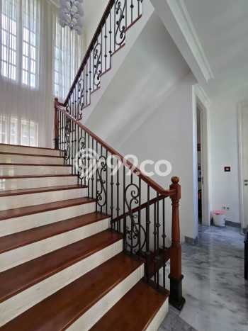 Rumah Mewah LB 650m2 Siap Pakai Desain Elegan di Condet, Jakarta Timur Rumah Mewah LB 650m2 Siap Pakai Desain Elegan di Condet, Jakarta Timur