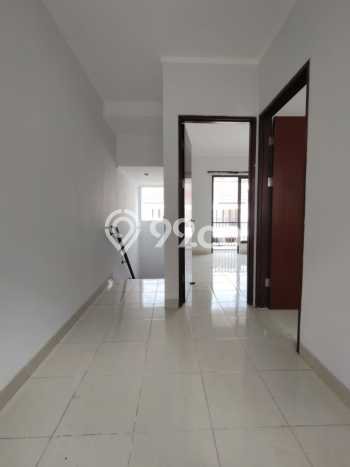 DIJUAL CEPAT! Rumah Asri di Ciracas, Jakarta Timur, LT 105m2m² Bangunan 120m2m² Bisa Nego! DIJUAL CEPAT! Rumah Asri di Ciracas, Jakarta Timur, LT 105m2m² Bangunan 120m2m² Bisa Nego!