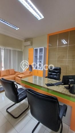 POTENSI BESAR! Ruko di Garuda, Luas 184m², Lokasi Jalan Utama POTENSI BESAR! Ruko di Garuda, Luas 184m², Lokasi Jalan Utama