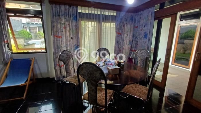 Rumah Elit LB 300m2 Siap Pakai Desain Elegan di Setiabudi, Bandung Rumah Elit LB 300m2 Siap Pakai Desain Elegan di Setiabudi, Bandung