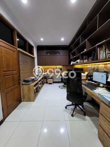 Siap Huni Hunian Elit 4 Kamar di Regol Dekat ke Mana Saja Siap Huni Hunian Elit 4 Kamar di Regol Dekat ke Mana Saja