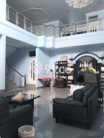 Rumah Luxury Modern Tanpa Renovasi di Moch Toha Bandung Rumah Luxury Modern Tanpa Renovasi di Moch Toha Bandung