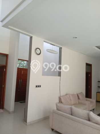 Disewakan Rumah Murah di Setra Duta Bandung dengan 4 Kamar Tidur Disewakan Rumah Murah di Setra Duta Bandung dengan 4 Kamar Tidur
