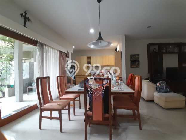 Siap Huni Rumah Mewah 6 Kamar di Cidadap Dekat ke Mana Pun Siap Huni Rumah Mewah 6 Kamar di Cidadap Dekat ke Mana Pun