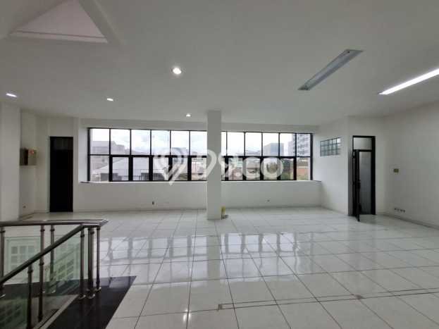 Disewakan Kantor di Lengkong Bandung LT 328m2, LB 1082m2 Disewakan Kantor di Lengkong Bandung LT 328m2, LB 1082m2